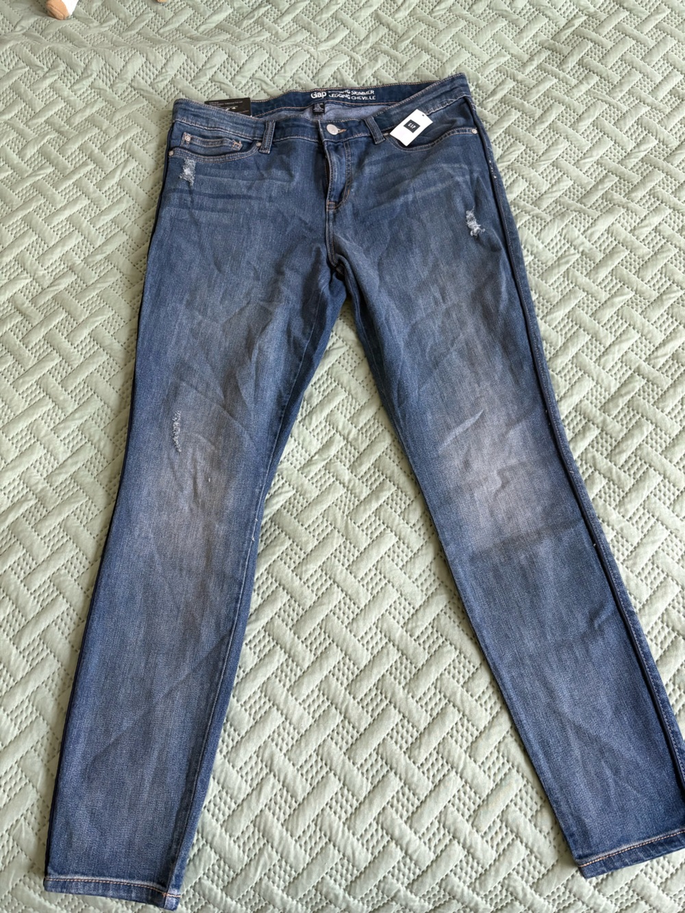 NWT GAP Low Rise Distressed Super Skinny Jean